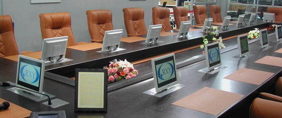 會議室VGA分配器與液晶屏升降器結(jié)合效果